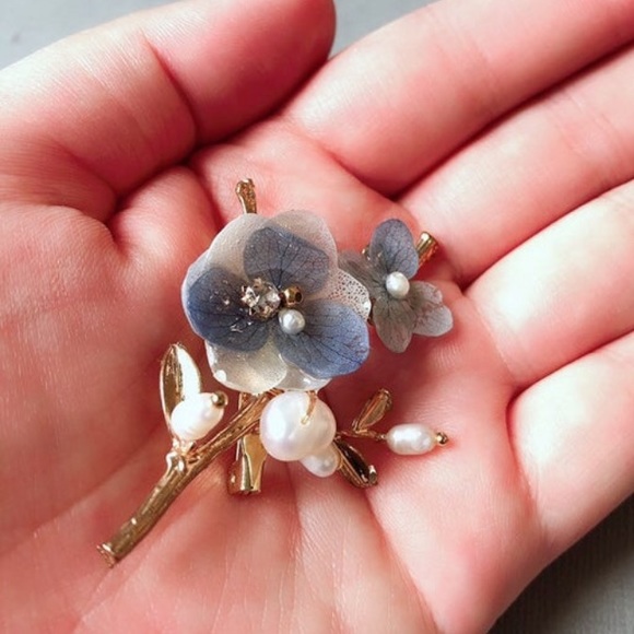 Jewelry - 🎁Gift Essential🎁 handmade pearl brooch